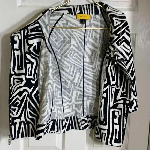 St. John mid sleeve zip down jacket Sz 4 - Picture 5 of 6